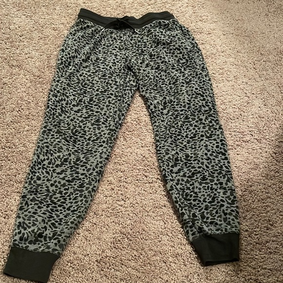 Old Navy joggers - Picture 1 of 5